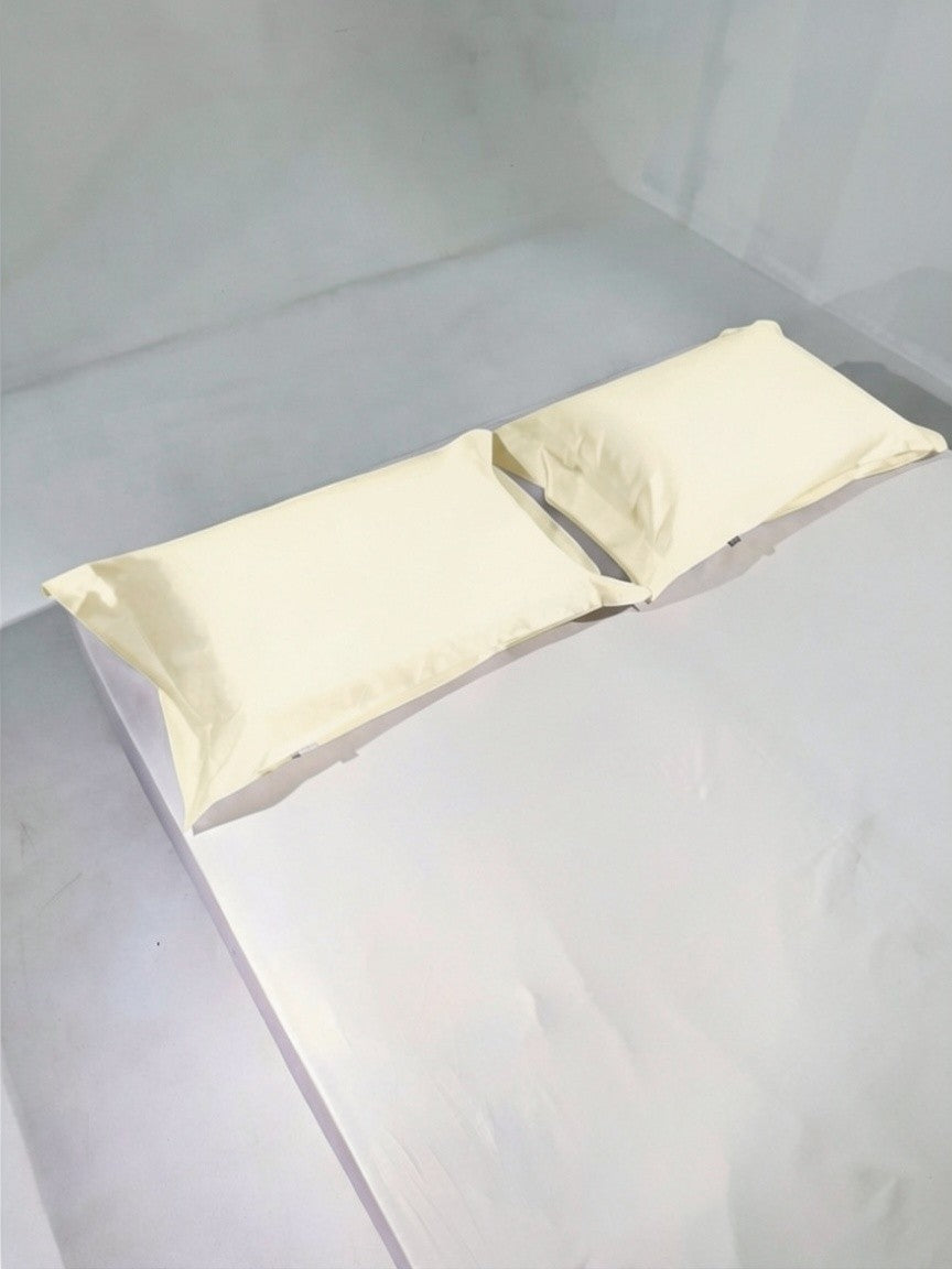 Fronha Cozybed home 50cm x 70cm em algodão percal acetinado 400 fios, cor creme, antialérgica e macia.