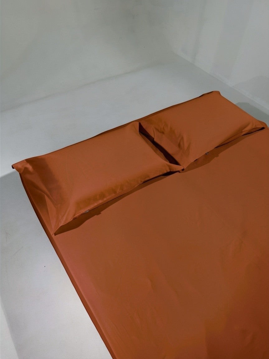 Kit lençol Cozybed home 400 fios 100% algodão percal acetinado cor creme, com duas fronhas lisas.