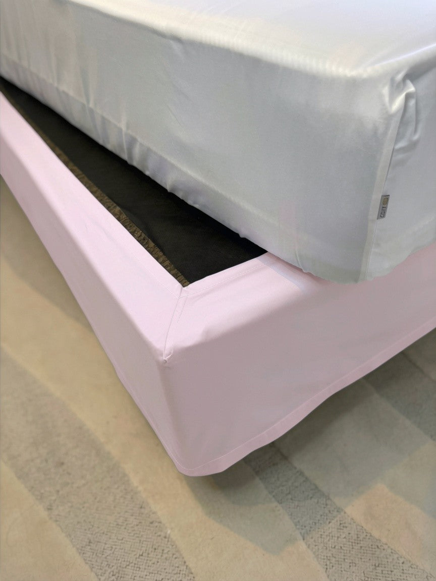 Saia box azul claro 100% algodão 400 fios Cozybed home com elástico escondido e toque acetinado.